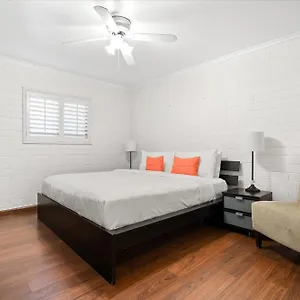  Holiday home Tropical Abode